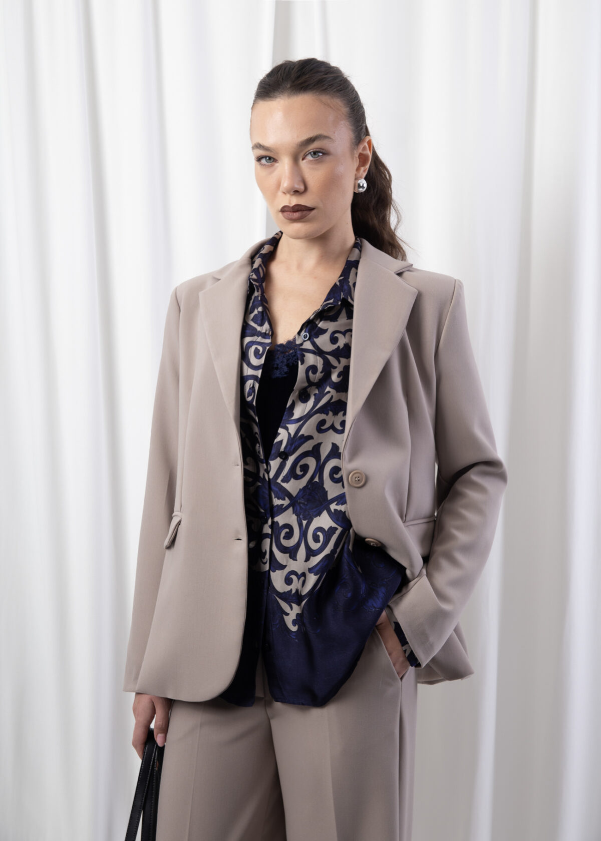 Tailored Single-Breasted Blazer - Image 3