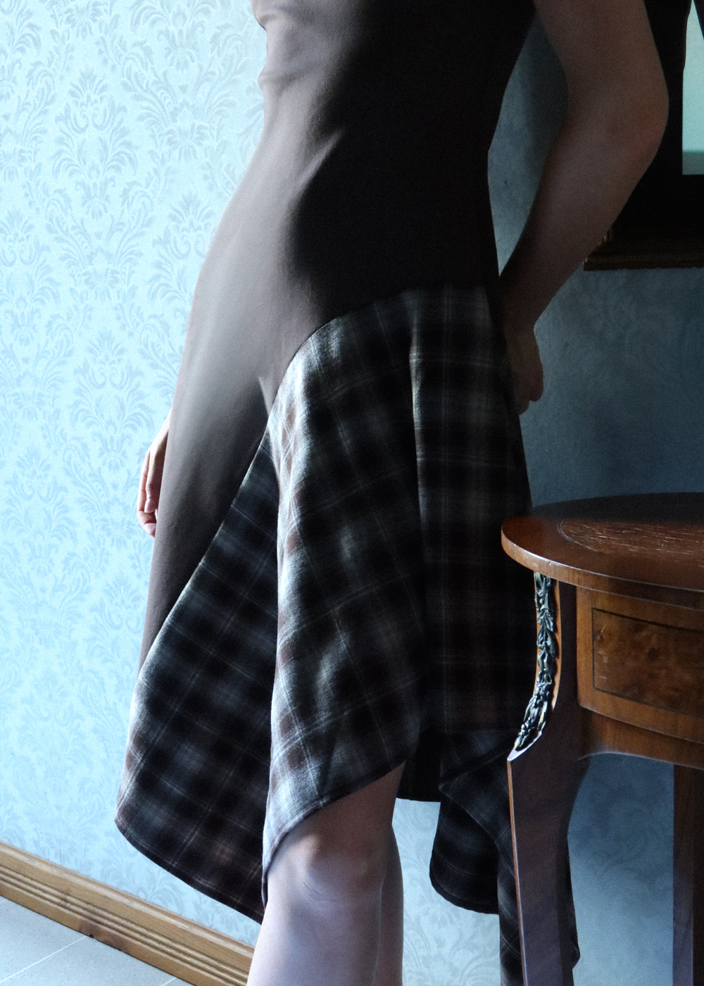 Abito Midi Asimmetrico con Inserto Tartan - Image 3